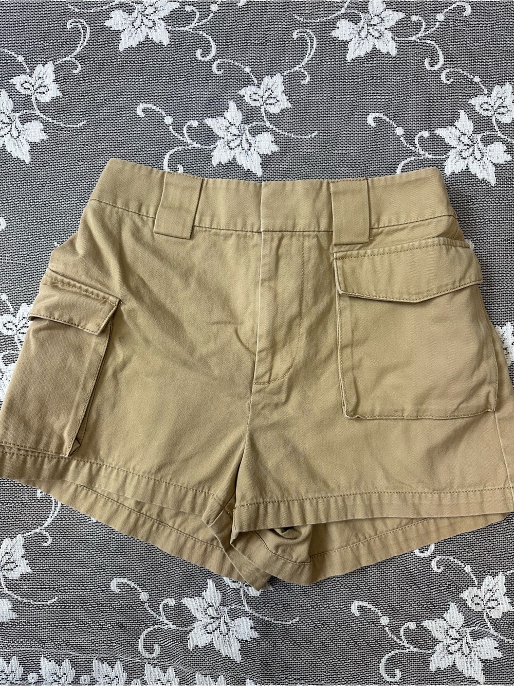Aritzia TNA Utility Short in Khaki Sz XS